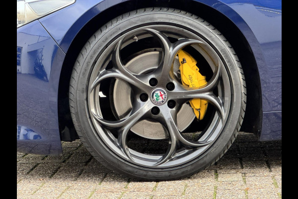 Alfa Romeo Giulia 2.0T Super Squadra Tuning 300+ PK Cruise Climate Leer Stoel- stuurverwarming Apple / Android Navi Camera Pano