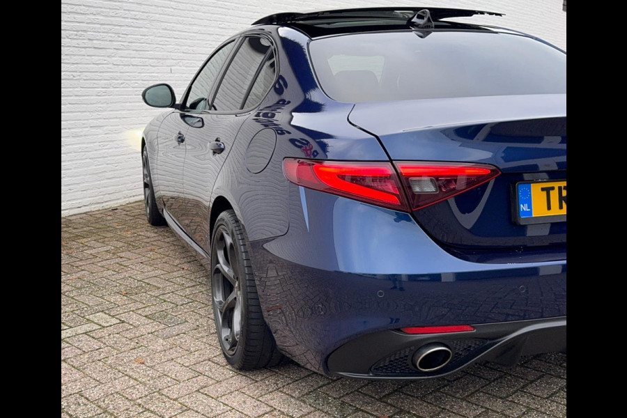 Alfa Romeo Giulia 2.0T Super Squadra Tuning 300+ PK Cruise Climate Leer Stoel- stuurverwarming Apple / Android Navi Camera Pano