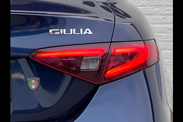 Alfa Romeo Giulia 2.0T Super Squadra Tuning 300+ PK Cruise Climate Leer Stoel- stuurverwarming Apple / Android Navi Camera Pano
