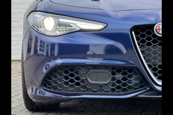 Alfa Romeo Giulia 2.0T Super Squadra Tuning 300+ PK Cruise Climate Leer Stoel- stuurverwarming Apple / Android Navi Camera Pano