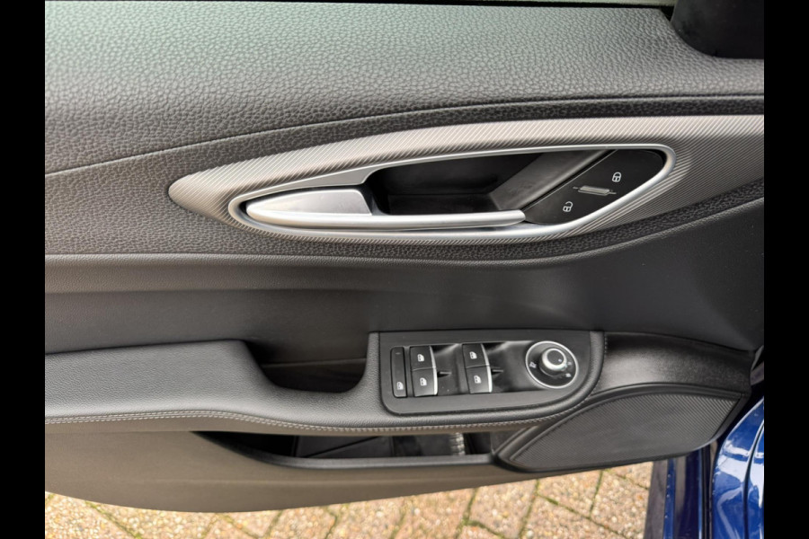 Alfa Romeo Giulia 2.0T Super Squadra Tuning 300+ PK Cruise Climate Leer Stoel- stuurverwarming Apple / Android Navi Camera Pano