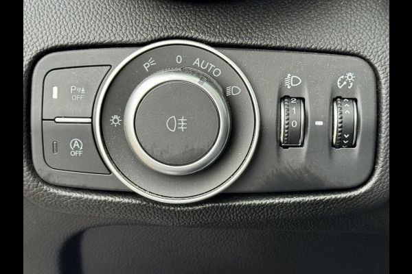 Alfa Romeo Giulia 2.0T Super Squadra Tuning 300+ PK Cruise Climate Leer Stoel- stuurverwarming Apple / Android Navi Camera Pano