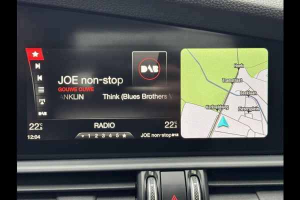 Alfa Romeo Giulia 2.0T Super Squadra Tuning 300+ PK Cruise Climate Leer Stoel- stuurverwarming Apple / Android Navi Camera Pano