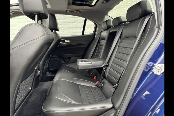 Alfa Romeo Giulia 2.0T Super Squadra Tuning 300+ PK Cruise Climate Leer Stoel- stuurverwarming Apple / Android Navi Camera Pano