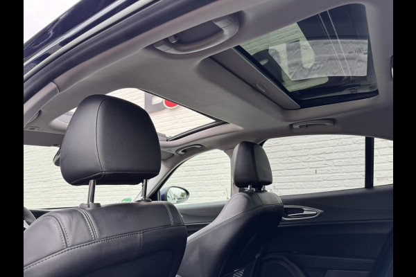 Alfa Romeo Giulia 2.0T Super Squadra Tuning 300+ PK Cruise Climate Leer Stoel- stuurverwarming Apple / Android Navi Camera Pano