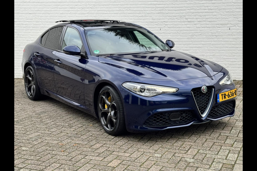 Alfa Romeo Giulia 2.0T Super Squadra Tuning 300+ PK Cruise Climate Leer Stoel- stuurverwarming Apple / Android Navi Camera Pano