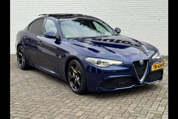 Alfa Romeo Giulia 2.0T Super Squadra Tuning 300+ PK Cruise Climate Leer Stoel- stuurverwarming Apple / Android Navi Camera Pano