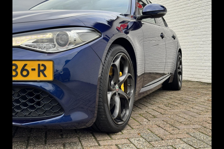 Alfa Romeo Giulia 2.0T Super Squadra Tuning 300+ PK Cruise Climate Leer Stoel- stuurverwarming Apple / Android Navi Camera Pano