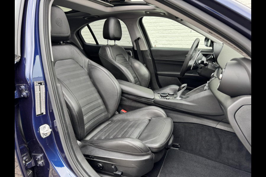 Alfa Romeo Giulia 2.0T Super Squadra Tuning 300+ PK Cruise Climate Leer Stoel- stuurverwarming Apple / Android Navi Camera Pano