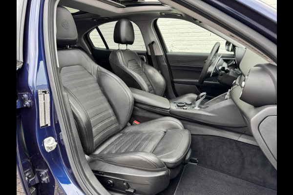 Alfa Romeo Giulia 2.0T Super Squadra Tuning 300+ PK Cruise Climate Leer Stoel- stuurverwarming Apple / Android Navi Camera Pano