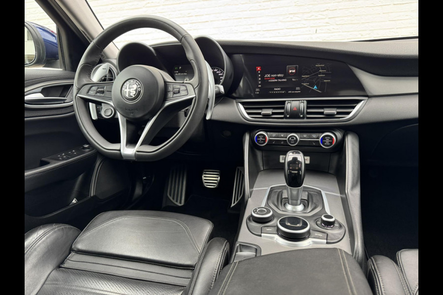 Alfa Romeo Giulia 2.0T Super Squadra Tuning 300+ PK Cruise Climate Leer Stoel- stuurverwarming Apple / Android Navi Camera Pano