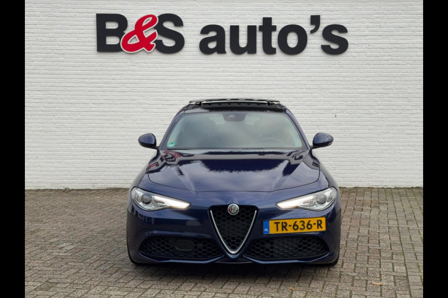 Alfa Romeo Giulia 2.0T Super Squadra Tuning 300+ PK Cruise Climate Leer Stoel- stuurverwarming Apple / Android Navi Camera Pano