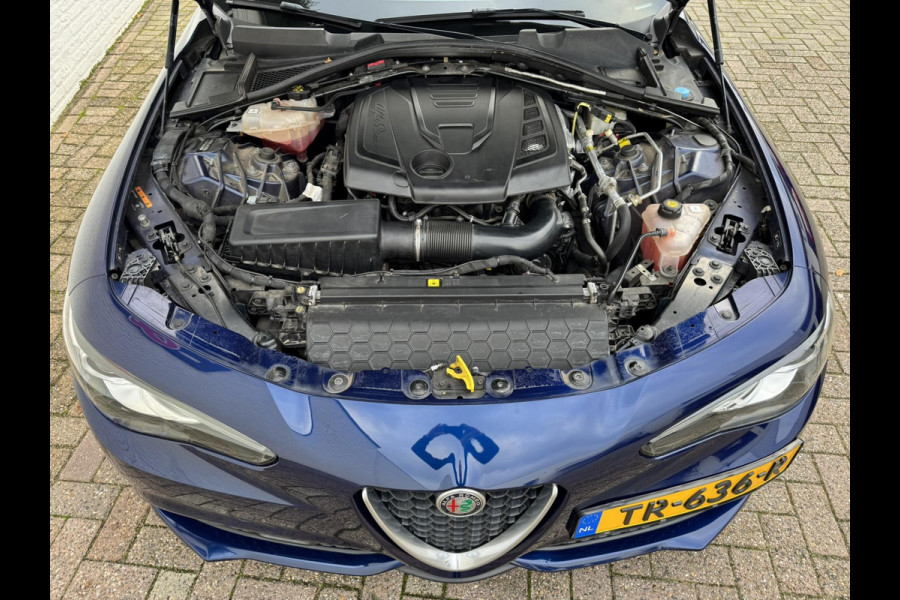 Alfa Romeo Giulia 2.0T Super Squadra Tuning 300+ PK Cruise Climate Leer Stoel- stuurverwarming Apple / Android Navi Camera Pano