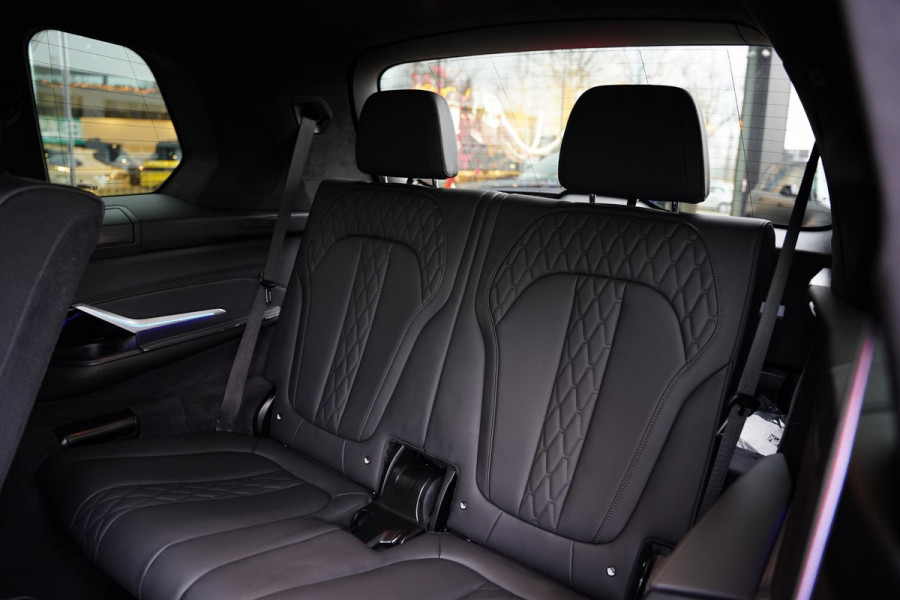 BMW X7 M 60 I X-Drive | Trekhaak | 7 Persoons | M-Sport Pro | Sky Lounge
