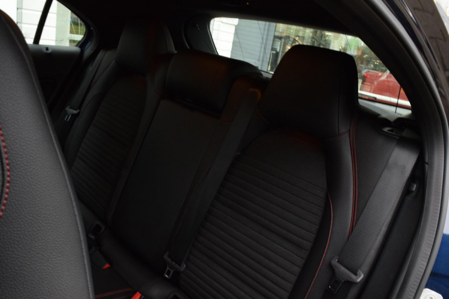 Mercedes-Benz A-Klasse 180 Bus.Solution AMG|Cam.|Carplay|Stoelverwarm.