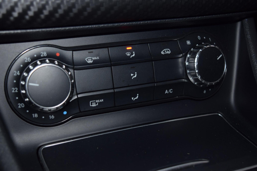 Mercedes-Benz A-Klasse 180 Bus.Solution AMG|Cam.|Carplay|Stoelverwarm.