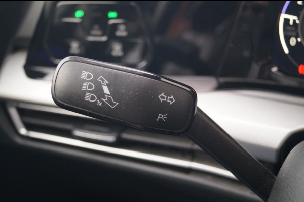 Volkswagen Golf Variant 1.0 TSI 110pk Life -NAVI-ECC-PDC-