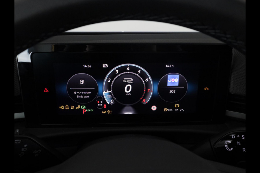 Volkswagen T-Roc R-Line First Edition 1.5 eTSI 110 kW / 150 PK SUV | Panoramaschuif-kanteldak | Assistance Pakket | Trekhaak | Black Style Pakket | Koplampverlichting matrix-led (IQ.LIGHT) | Elek. achterklep | Zwart dak