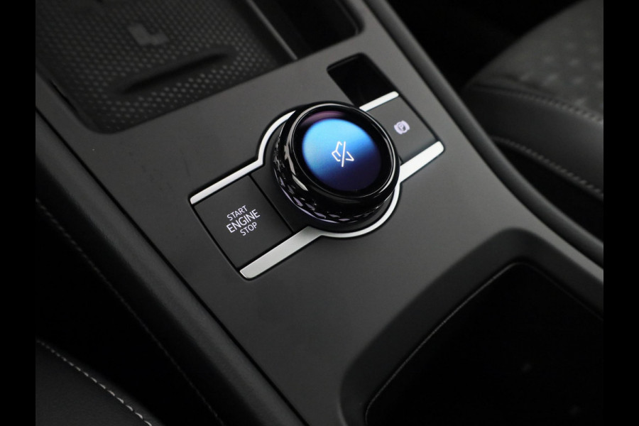 Volkswagen T-Roc R-Line First Edition 1.5 eTSI 110 kW / 150 PK SUV | Panoramaschuif-kanteldak | Assistance Pakket | Trekhaak | Black Style Pakket | Koplampverlichting matrix-led (IQ.LIGHT) | Elek. achterklep | Zwart dak