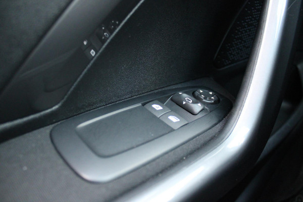 Peugeot 2008 1.2 110PK AUTOMAAT BLUE LION | TREKHAAK | NAVIGATIE | APPLE CARPLAY/ANDROID AUTO | DAB+ | ACHTERUITRIJ CAMERA | PANORAMA DAK | CRUISE | AIRCO |