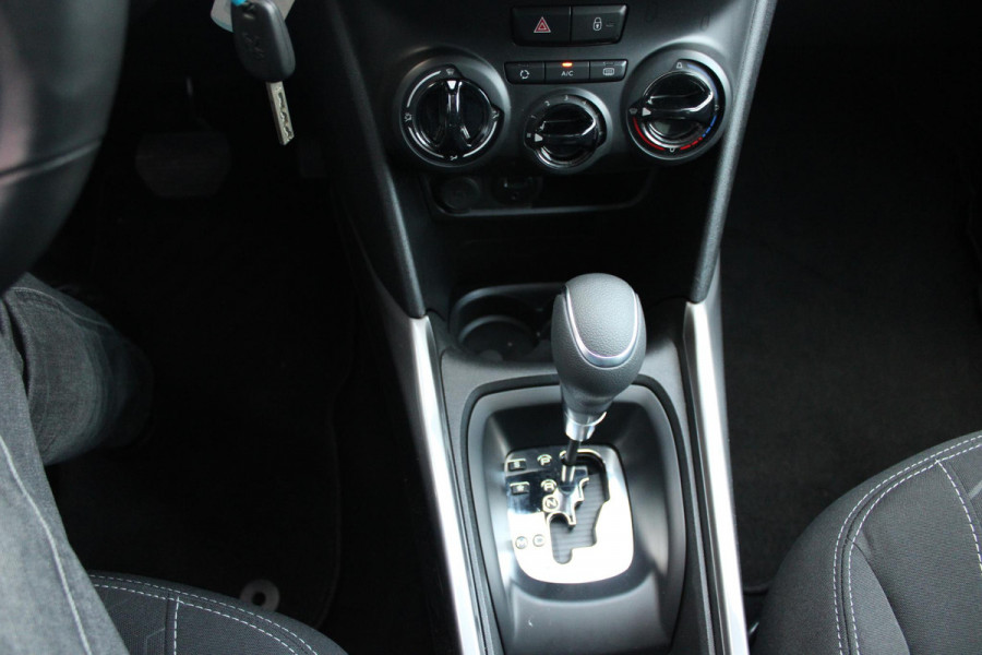 Peugeot 2008 1.2 110PK AUTOMAAT BLUE LION | TREKHAAK | NAVIGATIE | APPLE CARPLAY/ANDROID AUTO | DAB+ | ACHTERUITRIJ CAMERA | PANORAMA DAK | CRUISE | AIRCO |