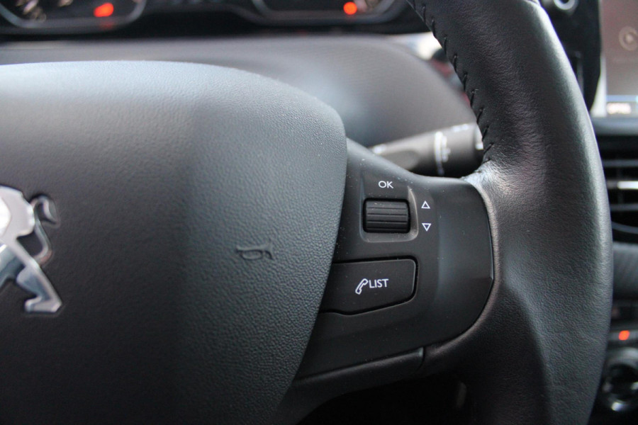 Peugeot 2008 1.2 110PK AUTOMAAT BLUE LION | TREKHAAK | NAVIGATIE | APPLE CARPLAY/ANDROID AUTO | DAB+ | ACHTERUITRIJ CAMERA | PANORAMA DAK | CRUISE | AIRCO |