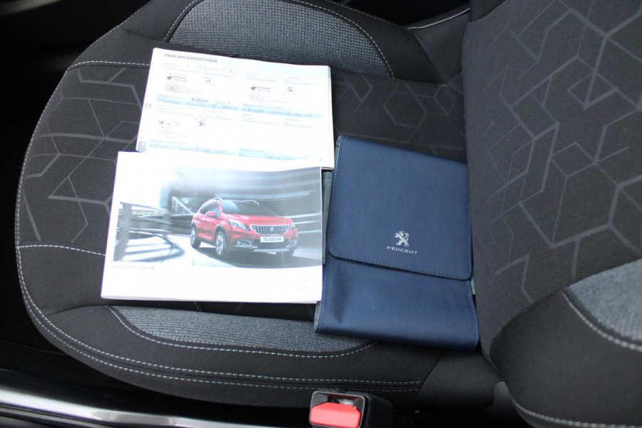 Peugeot 2008 1.2 110PK AUTOMAAT BLUE LION | TREKHAAK | NAVIGATIE | APPLE CARPLAY/ANDROID AUTO | DAB+ | ACHTERUITRIJ CAMERA | PANORAMA DAK | CRUISE | AIRCO |