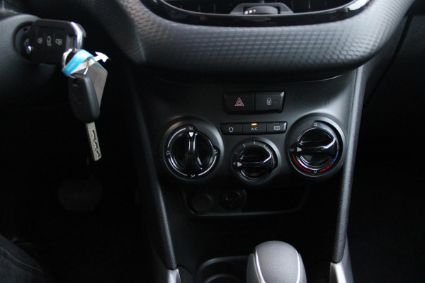 Peugeot 2008 1.2 110PK AUTOMAAT BLUE LION | TREKHAAK | NAVIGATIE | APPLE CARPLAY/ANDROID AUTO | DAB+ | ACHTERUITRIJ CAMERA | PANORAMA DAK | CRUISE | AIRCO |