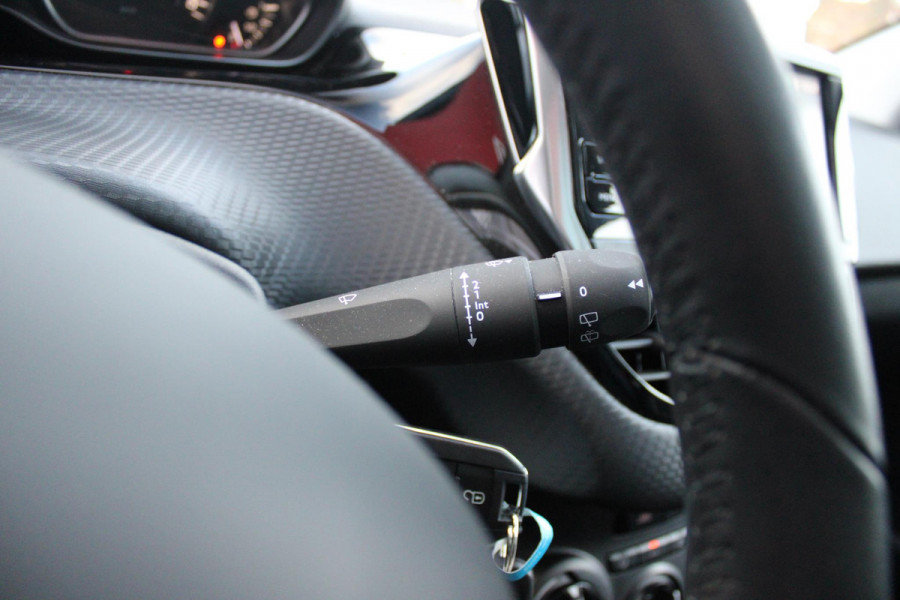 Peugeot 2008 1.2 110PK AUTOMAAT BLUE LION | TREKHAAK | NAVIGATIE | APPLE CARPLAY/ANDROID AUTO | DAB+ | ACHTERUITRIJ CAMERA | PANORAMA DAK | CRUISE | AIRCO |