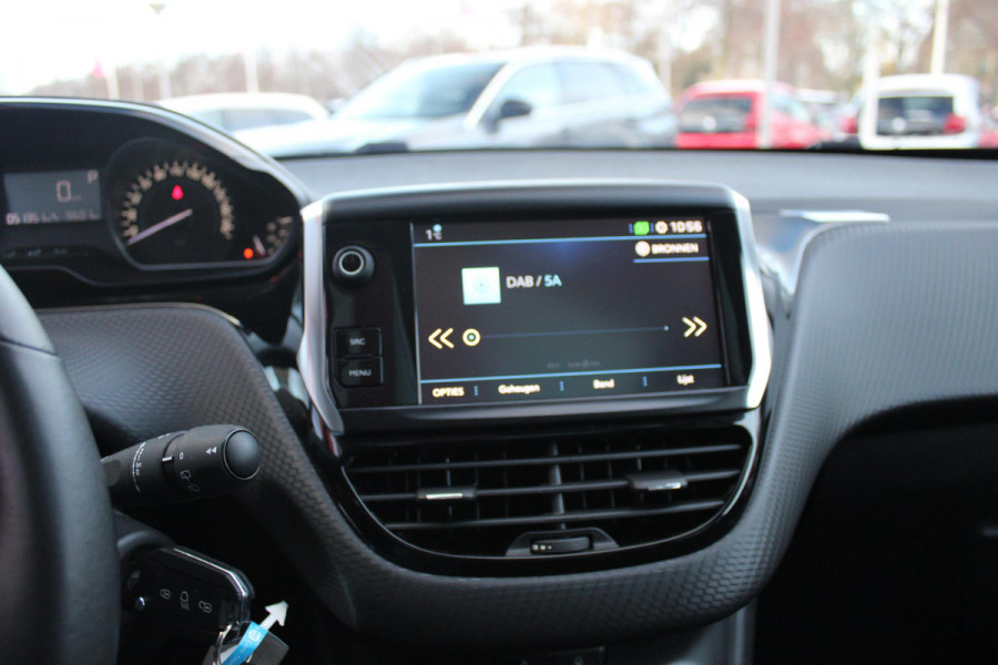 Peugeot 2008 1.2 110PK AUTOMAAT BLUE LION | TREKHAAK | NAVIGATIE | APPLE CARPLAY/ANDROID AUTO | DAB+ | ACHTERUITRIJ CAMERA | PANORAMA DAK | CRUISE | AIRCO |