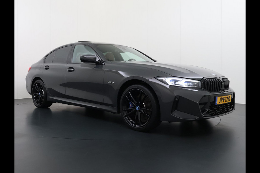 BMW 3-serie 330e High Executive BOMVOL!| M SPORT | SCHUIFDAK | LEDER | HARMAN KARDON | LASER LED | ELECTR STOELEN | KEYLESS | HEAD UP| DODE HOEK HERKENNING | STUURWIEL VERWARMING