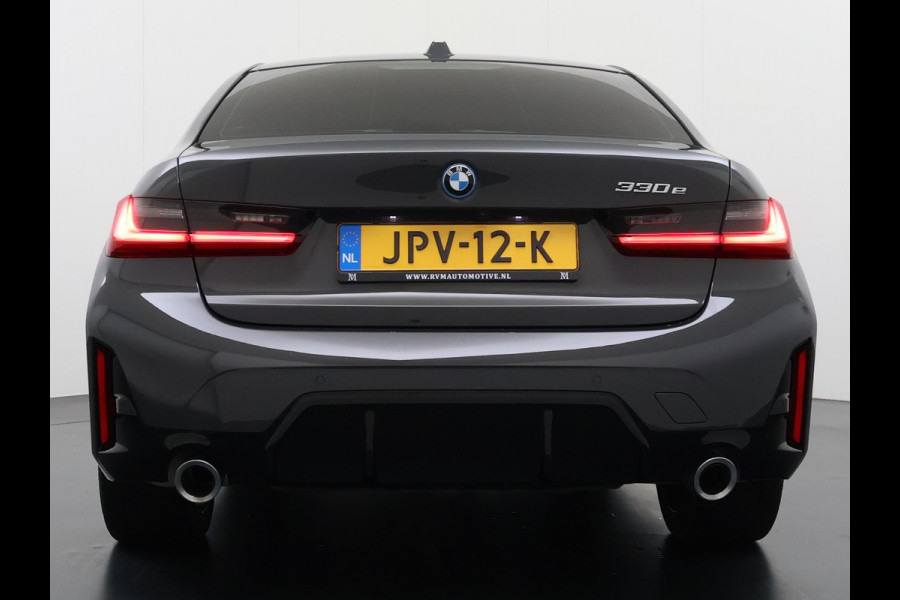 BMW 3-serie 330e High Executive BOMVOL!| M SPORT | SCHUIFDAK | LEDER | HARMAN KARDON | LASER LED | ELECTR STOELEN | KEYLESS | HEAD UP| DODE HOEK HERKENNING | STUURWIEL VERWARMING