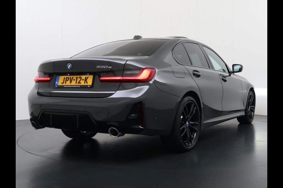 BMW 3-serie 330e High Executive BOMVOL!| M SPORT | SCHUIFDAK | LEDER | HARMAN KARDON | LASER LED | ELECTR STOELEN | KEYLESS | HEAD UP| DODE HOEK HERKENNING | STUURWIEL VERWARMING
