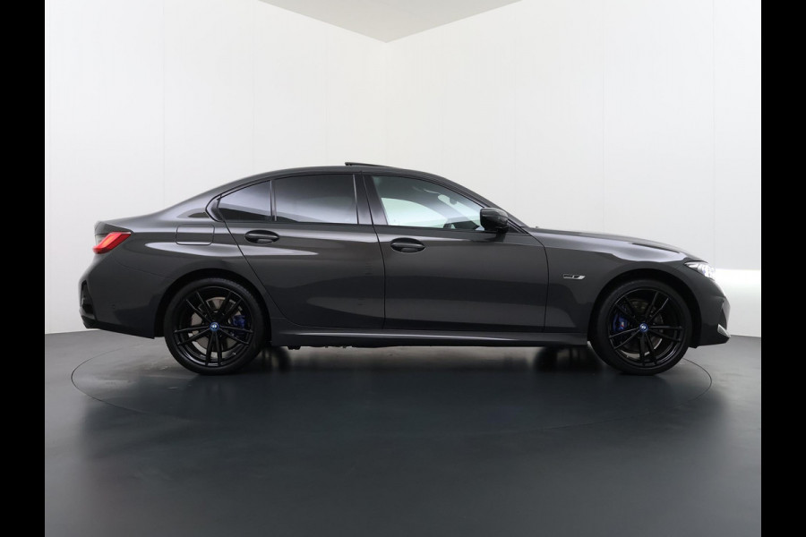 BMW 3-serie 330e High Executive BOMVOL!| M SPORT | SCHUIFDAK | LEDER | HARMAN KARDON | LASER LED | ELECTR STOELEN | KEYLESS | HEAD UP| DODE HOEK HERKENNING | STUURWIEL VERWARMING