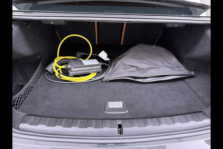 BMW 3-serie 330e High Executive BOMVOL!| M SPORT | SCHUIFDAK | LEDER | HARMAN KARDON | LASER LED | ELECTR STOELEN | KEYLESS | HEAD UP| DODE HOEK HERKENNING | STUURWIEL VERWARMING