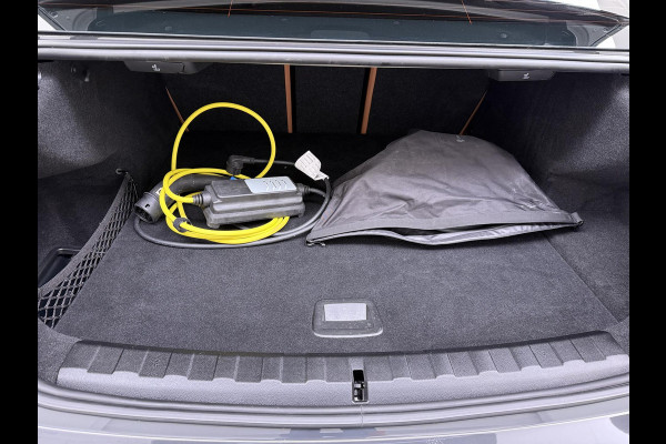 BMW 3-serie 330e High Executive BOMVOL!| M SPORT | SCHUIFDAK | LEDER | HARMAN KARDON | LASER LED | ELECTR STOELEN | KEYLESS | HEAD UP| DODE HOEK HERKENNING | STUURWIEL VERWARMING