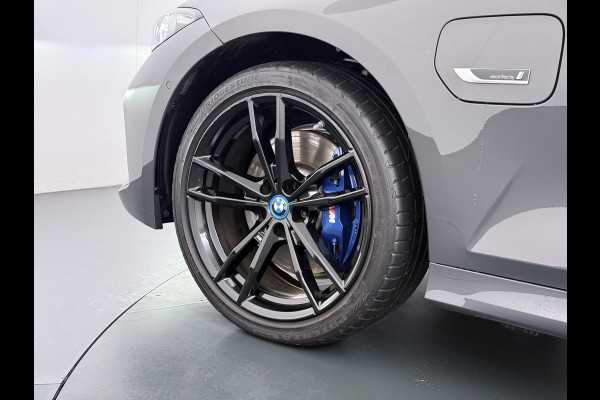 BMW 3-serie 330e High Executive BOMVOL!| M SPORT | SCHUIFDAK | LEDER | HARMAN KARDON | LASER LED | ELECTR STOELEN | KEYLESS | HEAD UP| DODE HOEK HERKENNING | STUURWIEL VERWARMING