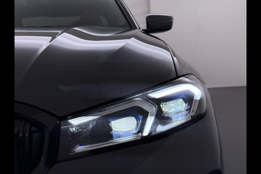 BMW 3-serie 330e High Executive BOMVOL!| M SPORT | SCHUIFDAK | LEDER | HARMAN KARDON | LASER LED | ELECTR STOELEN | KEYLESS | HEAD UP| DODE HOEK HERKENNING | STUURWIEL VERWARMING