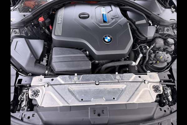 BMW 3-serie 330e High Executive BOMVOL!| M SPORT | SCHUIFDAK | LEDER | HARMAN KARDON | LASER LED | ELECTR STOELEN | KEYLESS | HEAD UP| DODE HOEK HERKENNING | STUURWIEL VERWARMING