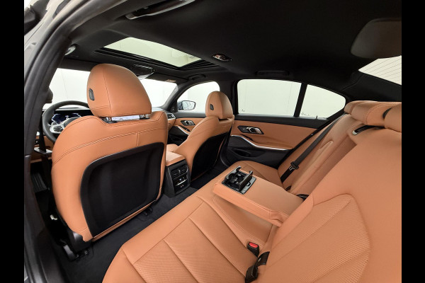 BMW 3-serie 330e High Executive BOMVOL!| M SPORT | SCHUIFDAK | LEDER | HARMAN KARDON | LASER LED | ELECTR STOELEN | KEYLESS | HEAD UP| DODE HOEK HERKENNING | STUURWIEL VERWARMING