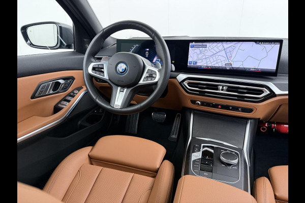 BMW 3-serie 330e High Executive BOMVOL!| M SPORT | SCHUIFDAK | LEDER | HARMAN KARDON | LASER LED | ELECTR STOELEN | KEYLESS | HEAD UP| DODE HOEK HERKENNING | STUURWIEL VERWARMING