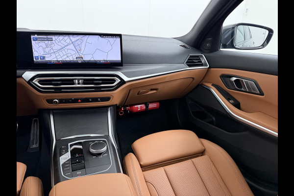 BMW 3-serie 330e High Executive BOMVOL!| M SPORT | SCHUIFDAK | LEDER | HARMAN KARDON | LASER LED | ELECTR STOELEN | KEYLESS | HEAD UP| DODE HOEK HERKENNING | STUURWIEL VERWARMING