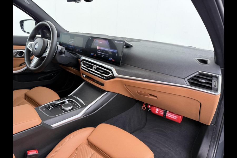 BMW 3-serie 330e High Executive BOMVOL!| M SPORT | SCHUIFDAK | LEDER | HARMAN KARDON | LASER LED | ELECTR STOELEN | KEYLESS | HEAD UP| DODE HOEK HERKENNING | STUURWIEL VERWARMING