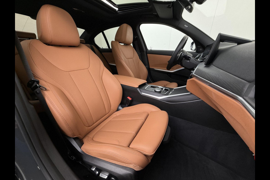 BMW 3-serie 330e High Executive BOMVOL!| M SPORT | SCHUIFDAK | LEDER | HARMAN KARDON | LASER LED | ELECTR STOELEN | KEYLESS | HEAD UP| DODE HOEK HERKENNING | STUURWIEL VERWARMING