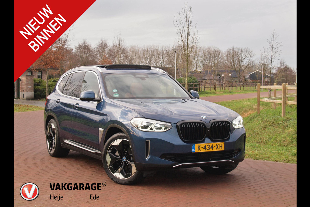 BMW iX3 High Executive 80 kWh | Panoramadak | 360 Camera | Sfeerverlichting | Head-Up Display | Harman Kardon |