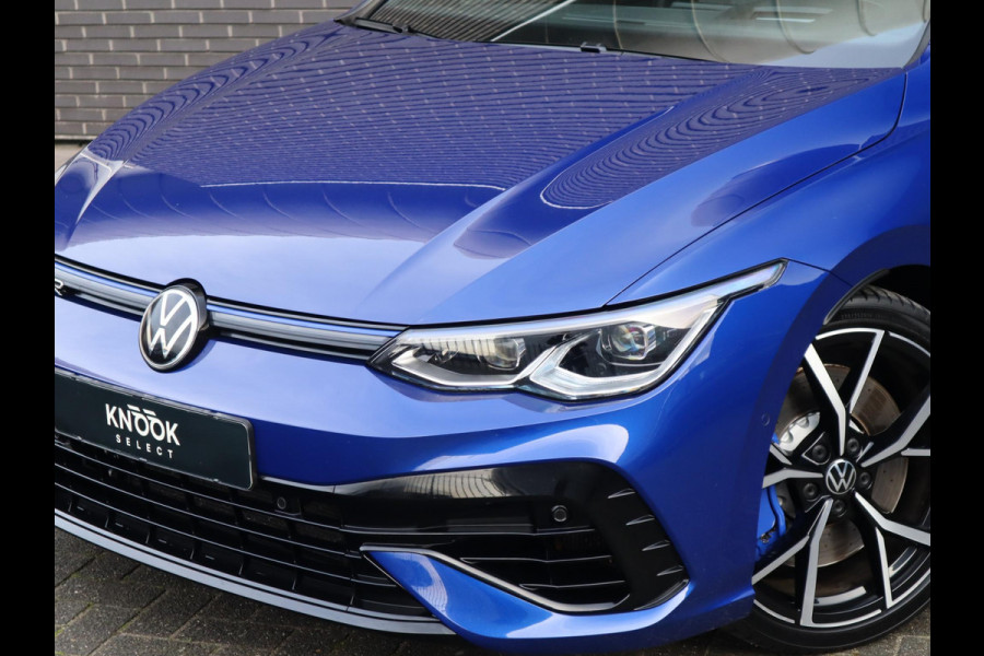 Volkswagen Golf 2.0 TSI R 4Motion / DCC / HarmanKardon / 100% Historie / Panoramadak / LED / 19 Inch / Head-Up Display / Sportstoelen / Stoelverwarming / Stuurwiel Verwarmd / Dodehoek Detectie