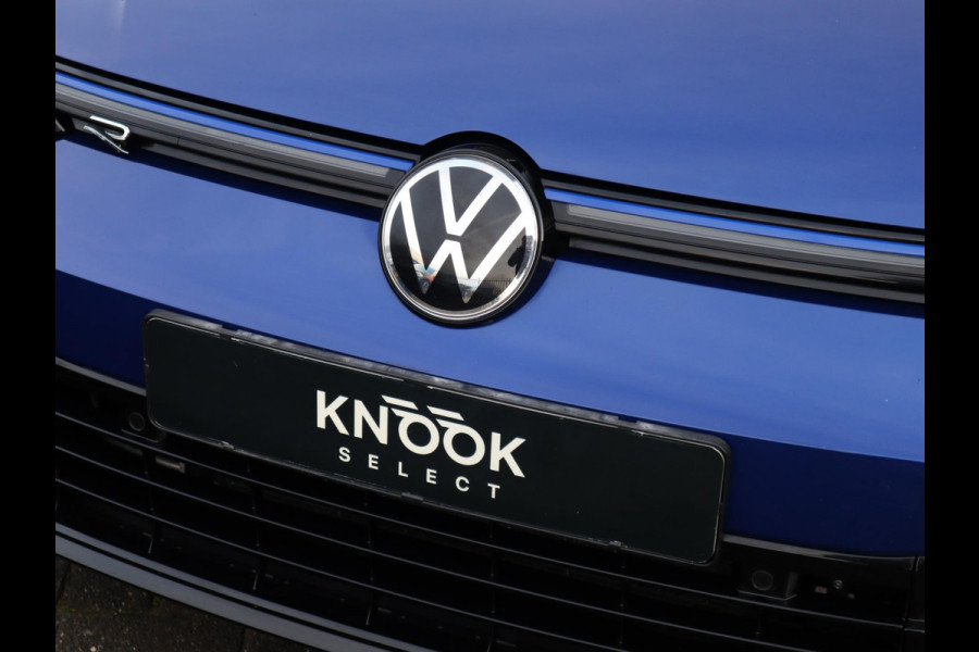 Volkswagen Golf 2.0 TSI R 4Motion / DCC / HarmanKardon / 100% Historie / Panoramadak / LED / 19 Inch / Head-Up Display / Sportstoelen / Stoelverwarming / Stuurwiel Verwarmd / Dodehoek Detectie