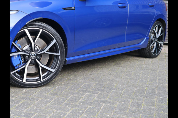 Volkswagen Golf 2.0 TSI R 4Motion / DCC / HarmanKardon / 100% Historie / Panoramadak / LED / 19 Inch / Head-Up Display / Sportstoelen / Stoelverwarming / Stuurwiel Verwarmd / Dodehoek Detectie
