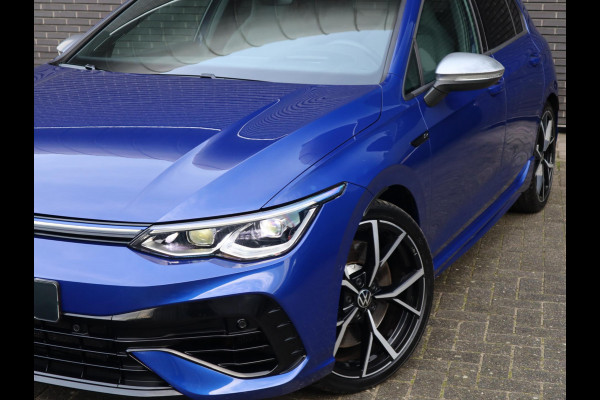 Volkswagen Golf 2.0 TSI R 4Motion / DCC / HarmanKardon / 100% Historie / Panoramadak / LED / 19 Inch / Head-Up Display / Sportstoelen / Stoelverwarming / Stuurwiel Verwarmd / Dodehoek Detectie