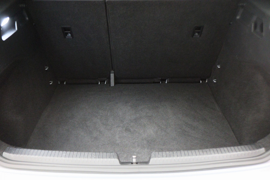 CUPRA Born Adrenaline One 62 kWh Virtual Cockpit, ACC, Camera, Apple Carplay, LED, PDC, 19''